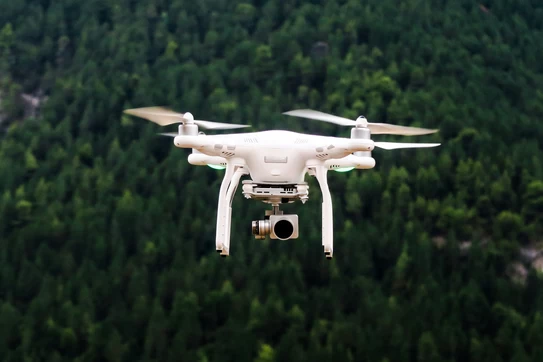 Drone flying in sky photo – Free Drone Image on Unsplash. Photo by Jason Blackeye.